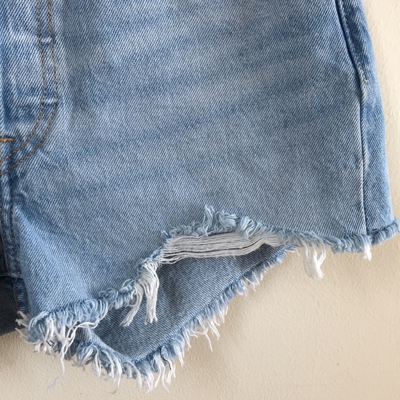 Levi’s Premium jean shorts Sz 26 Daisy Dukes raw hem jean Shorts distressed - Picture 8 of 16